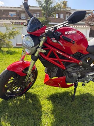 Ducati Monster 696