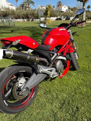 Ducati Monster 696
