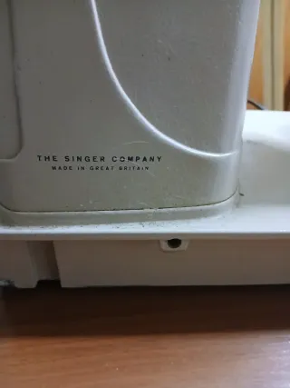 Máquina de coser Singer beige