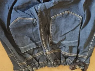 Pantalón tejano con goma