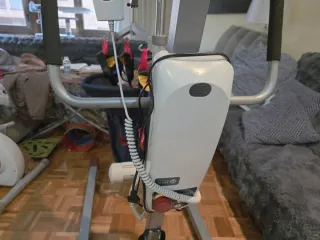 Grua de movilización de pacientes.