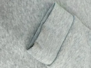 Sudadera Gris con Estrella Leopardo