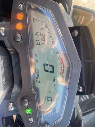 Zontes Z2 125cc Naked Negra y Amarilla