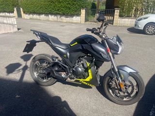 Zontes Z2 125cc Naked Negra y Amarilla