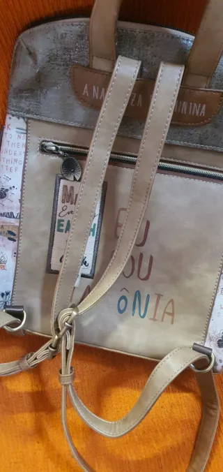 Mochila Anekke Beige con Estampado Mariposa