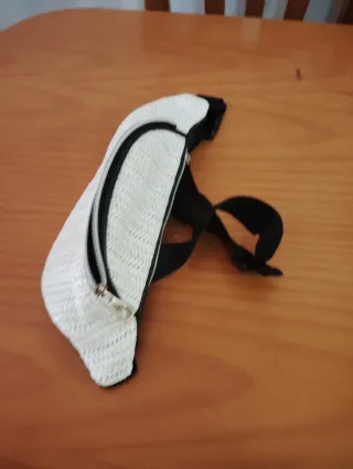 Borsa a spalla bianca con cerniera