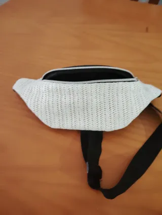 Borsa a spalla bianca con cerniera