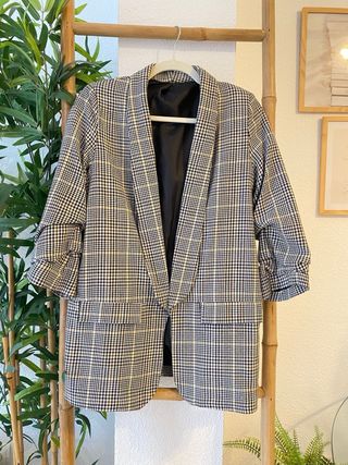 Blazer estampado serpiente, cuadros y rosa