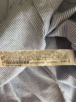 Camisa de rayas azules y blancas