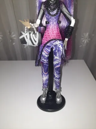 MONSTER HIGH MUÑECA Spectra Vondergeist