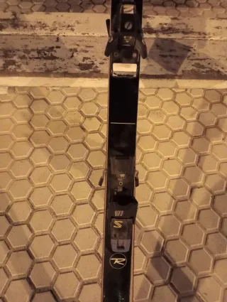 Pareja de esquís Rossignol y Fischer