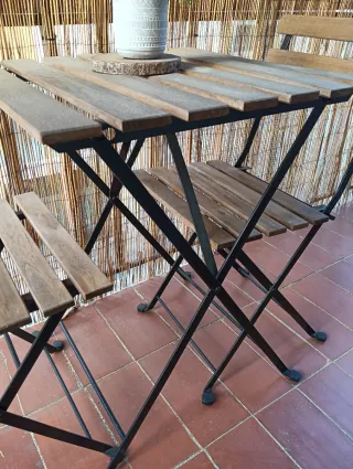 Mesa y 2 Sillas Balcón Madera y Metal