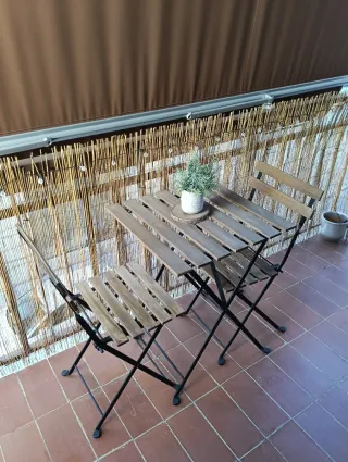 Mesa y 2 Sillas Balcón Madera y Metal