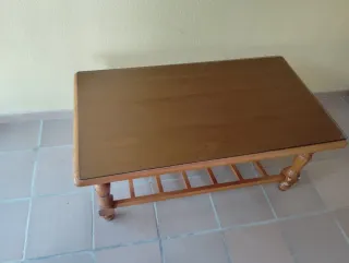 Tavolo da centro in legno e vetro