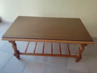 Tavolo da centro in legno e vetro