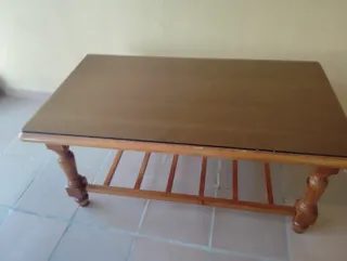 Tavolo da centro in legno e vetro