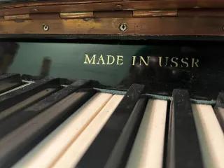 Piano de pared Alexis - Moscú USSR