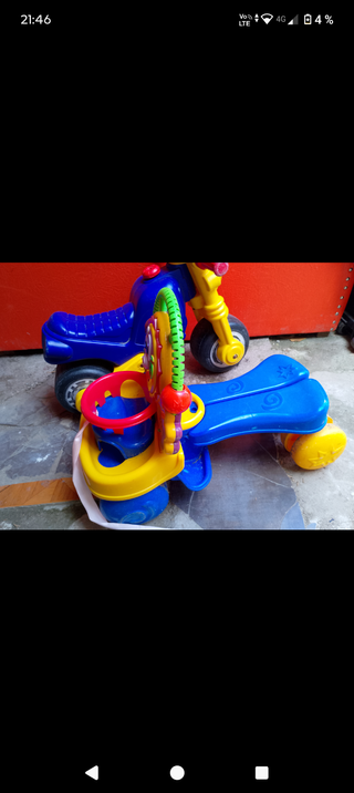 Correpasillos con canasta y pelota Fisher-Price