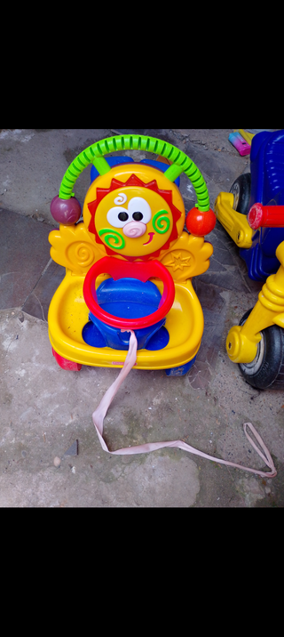Correpasillos con canasta y pelota Fisher-Price