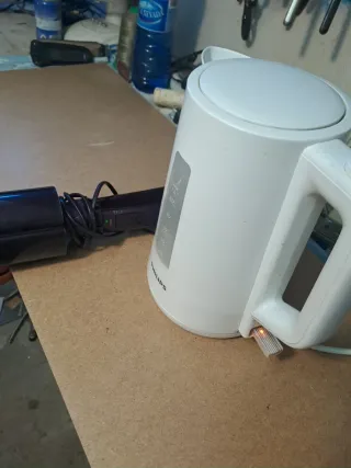 Secador de pelo y jarra termo  Funciona todo perfe