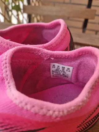Botas de fútbol Puma rosas talla 35