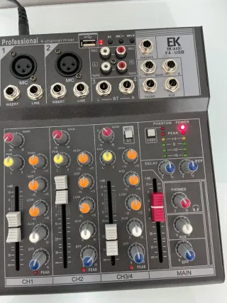 Mesa de mezclas EK audio F4-USB 4 canales