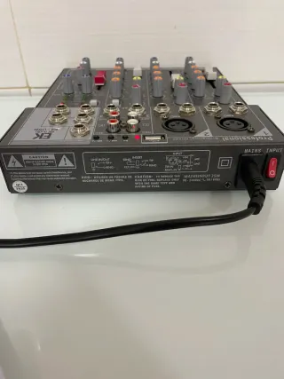 Mesa de mezclas EK audio F4-USB 4 canales