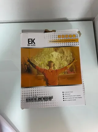 Mesa de mezclas EK audio F4-USB 4 canales