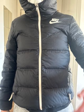 Ultima Nike Negra con Cremallera Blanca