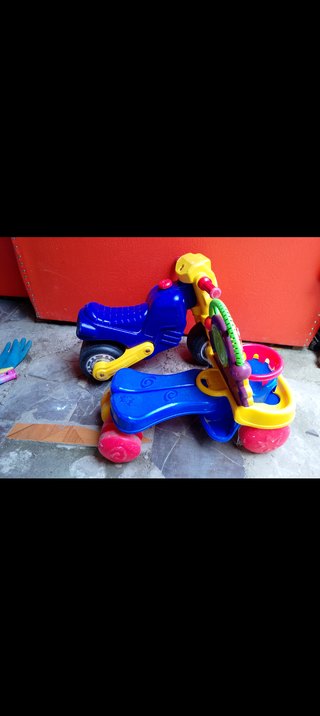 2 Passeggini cavalcabili per bambini