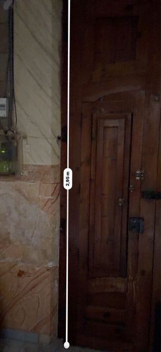 Puerta antigua de madera rústica