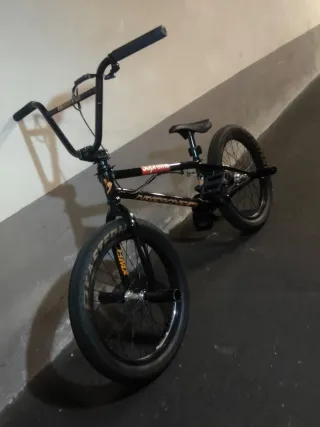 Bicicleta BMX Negra