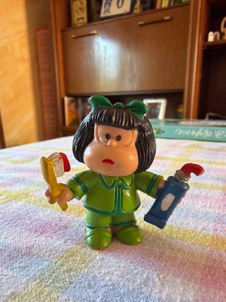 Muñeco Mafalda con cepillo y pasta dental