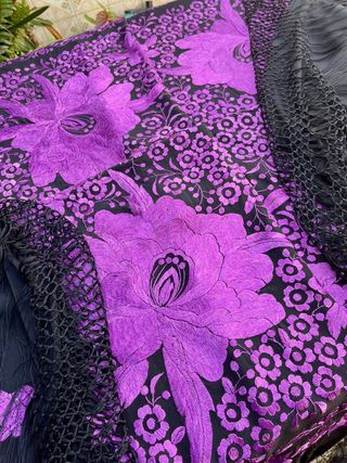 Manton de Manila de Seda natural Bordado a Mano