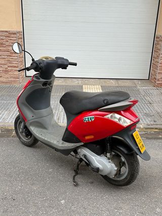 Piaggio Zip Roja y Negra