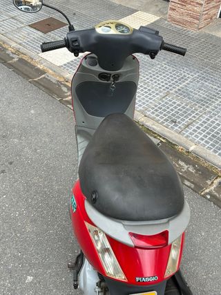 Piaggio Zip Roja y Negra