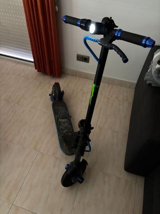 Patinete Eléctrico Negro y Azul