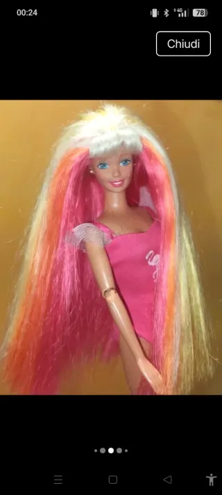 Barbie con capelli lunghi colorati