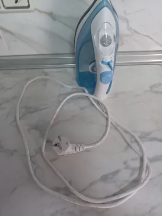 Plancha de vapor blanca y azul