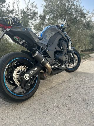Kawasaki Z1000 Negra y Azul