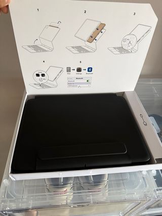 Funda Teclado Magnético ESR iPad