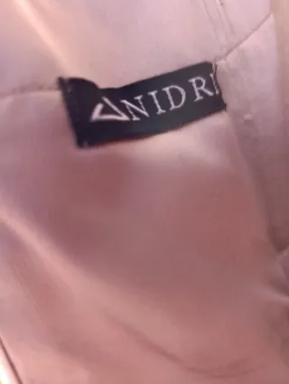 Vestido de ceremonia beige y dorado.Forrado beig