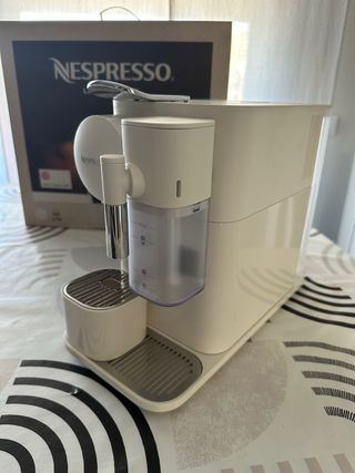 Cafetera Nespresso Lattissima One Blanca