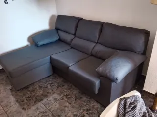 Divano chaise longue grigio scuro - seminuovo (250 €)