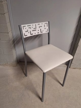Mesa y 4 Sillas de cocina Seminuevas