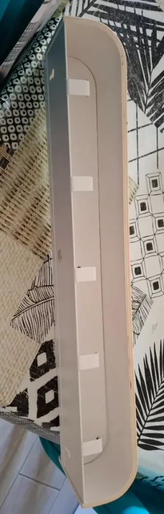 Perchero KAZAI con repisa de madera