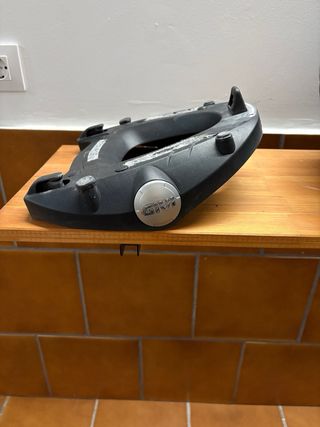 Baúl Givi VR46 + parrilla givi + respaldo givi