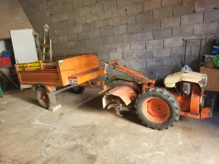 Motocultor  pascuali con remolque naranja