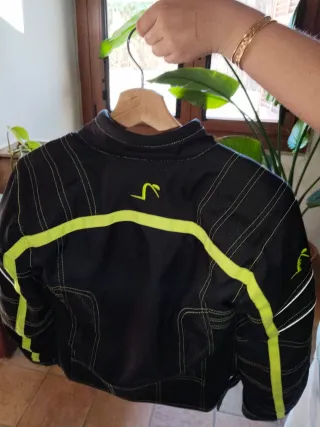 *VENDO CHAQUETA DE MOTO PARA NIÑO/NIÑA* Talla L
