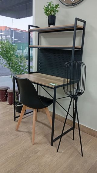 Escritorio Industrial con Estantería